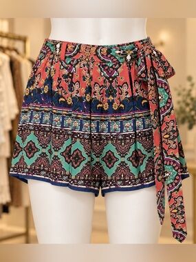 Zoe & Rose Band of Gypsies L Boho Paisley Tie Waist Rayon Shorts